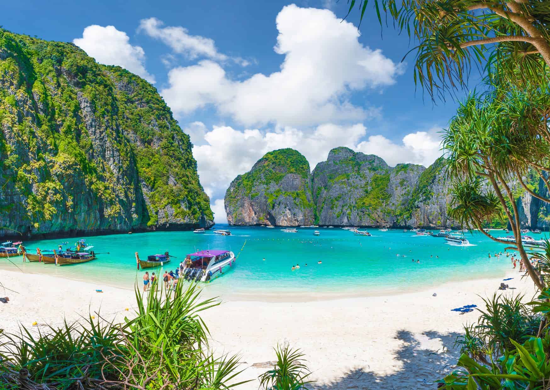 The World’s Most Overrated Beaches (And Why They Disappoint) 1 The World's Most Overrated Beaches (That Aren’t As Perfect As Instagram Shows)