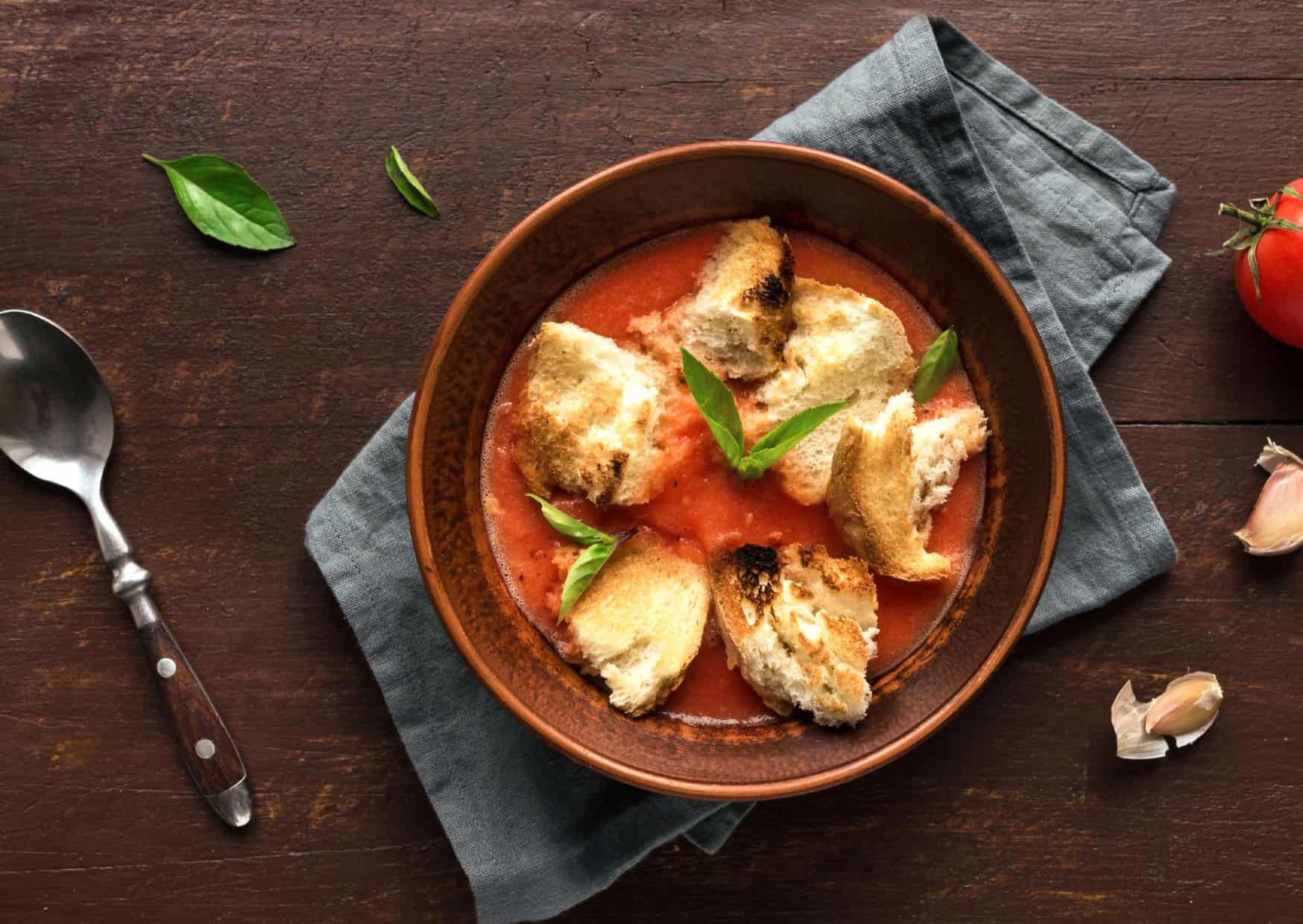 How Italians Turn Tomatoes and Old Bread Into Something Incredible: How to Make Pappa al Pomodoro Tuscany’s Famous Tomato Bread Soup 4 How To Make Pappa al Pomodoro Tomato Soup (Recipe Guide)