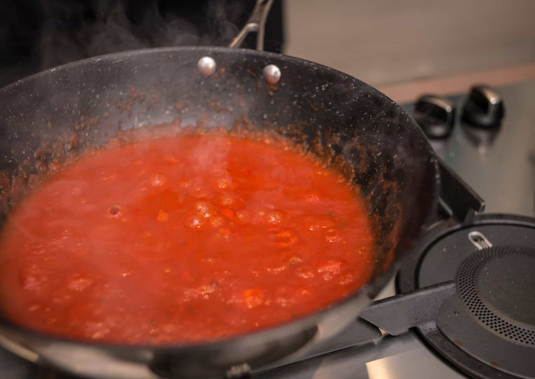 How Italians Turn Tomatoes and Old Bread Into Something Incredible: How to Make Pappa al Pomodoro Tuscany’s Famous Tomato Bread Soup 3 How To Make Pappa al Pomodoro Tomato Soup (Recipe Guide)