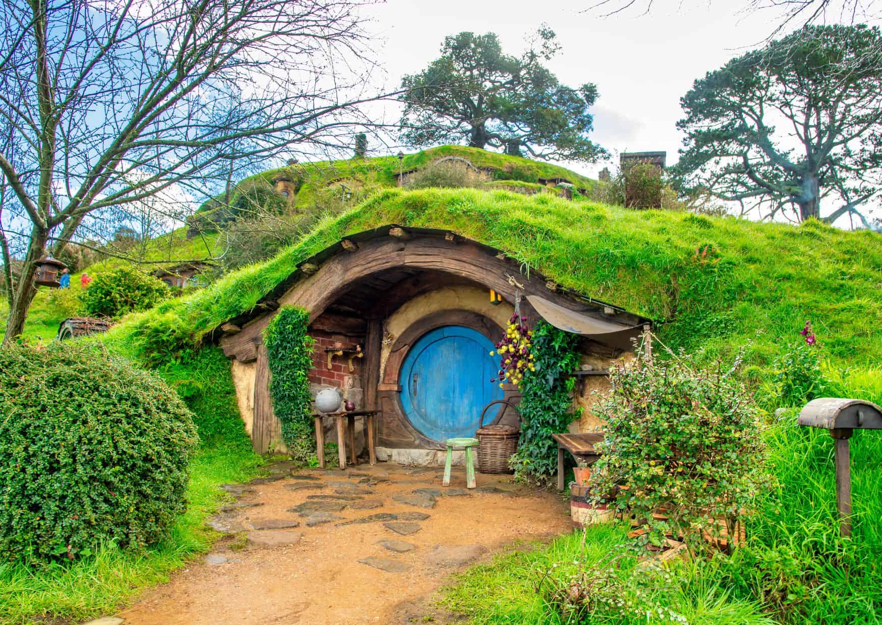 Best Books to Read While Traveling 5 Best Books to Read While Traveling
