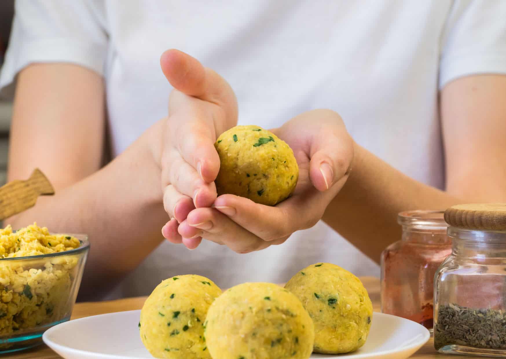 How to Make Homemade Falafel That’s Crispy Outside and Fluffy Inside 5 How to Make Homemade Falafel (Recipe Guide)
