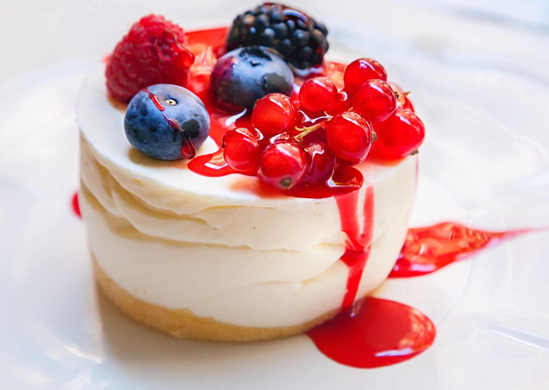 This Classic Italian Dessert Needs Just a Few Ingredients: How to Make Homemade Panna Cotta Like an Italian Chef 1 How To Make Homemade Panna Cotta (Recipe Guide)