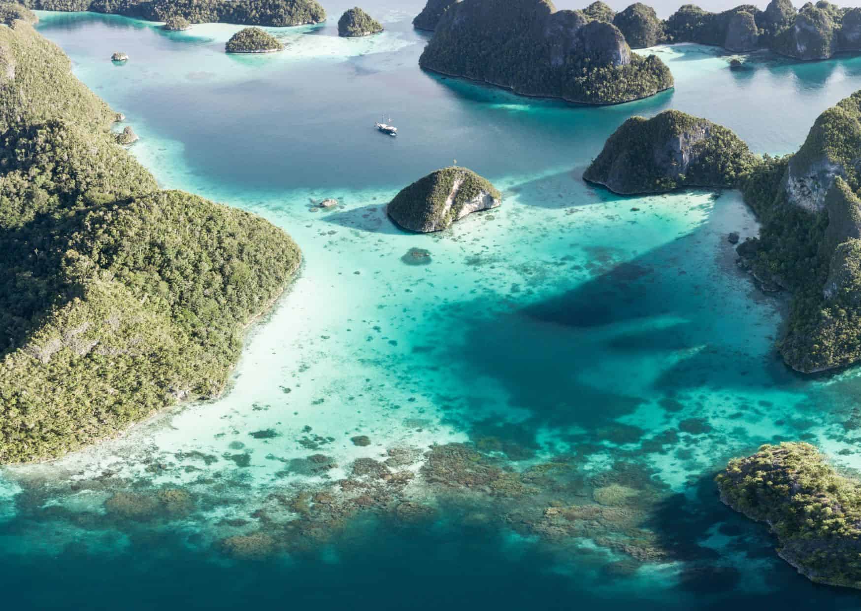 15 Unreal Diving Destinations That Feel Like Another Planet 2 15 Paradise Diving Destinations Around the World