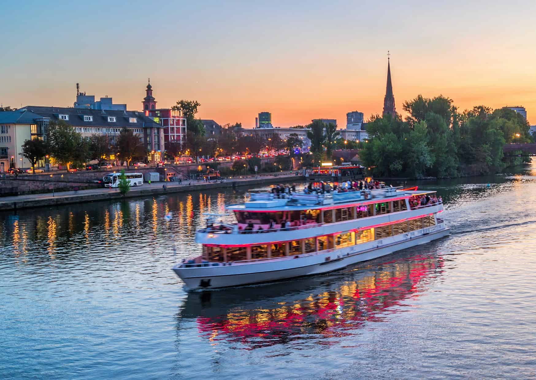 Your 90-Minute Layover Isn’t Enough at These European Airports: 7 European Airports Where Tight Layovers Can Ruin Your Trip 2 Frankfurt 5