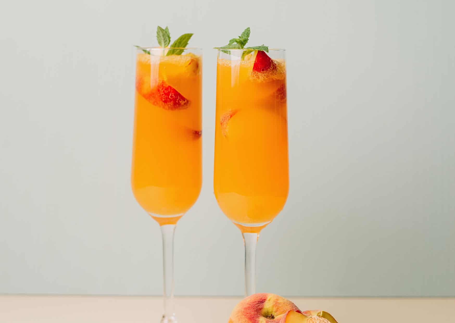 How to Make a Classic Mimosa Cocktail (Recipe Guide) 1 How to Make a Classic Mimosa Cocktail (Recipe Guide)