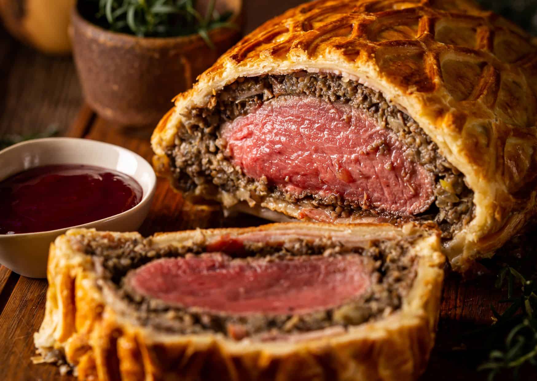 How to Make Beef Wellington Without Ruining It 1 How to Make Beef Wellington (Recipe Guide)