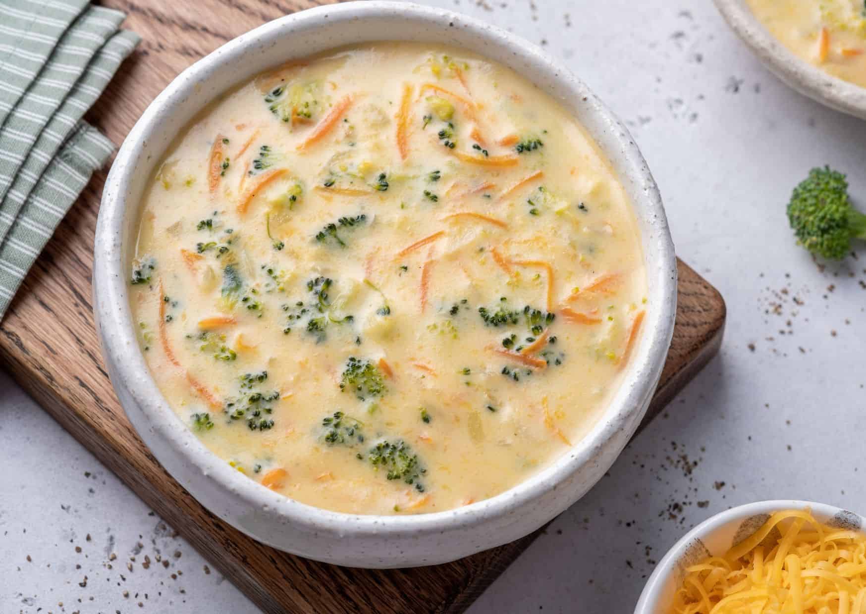 6 No-Fuss Casseroles That Taste Like You Tried Hard 6 Broccoli Cheddar Casserole