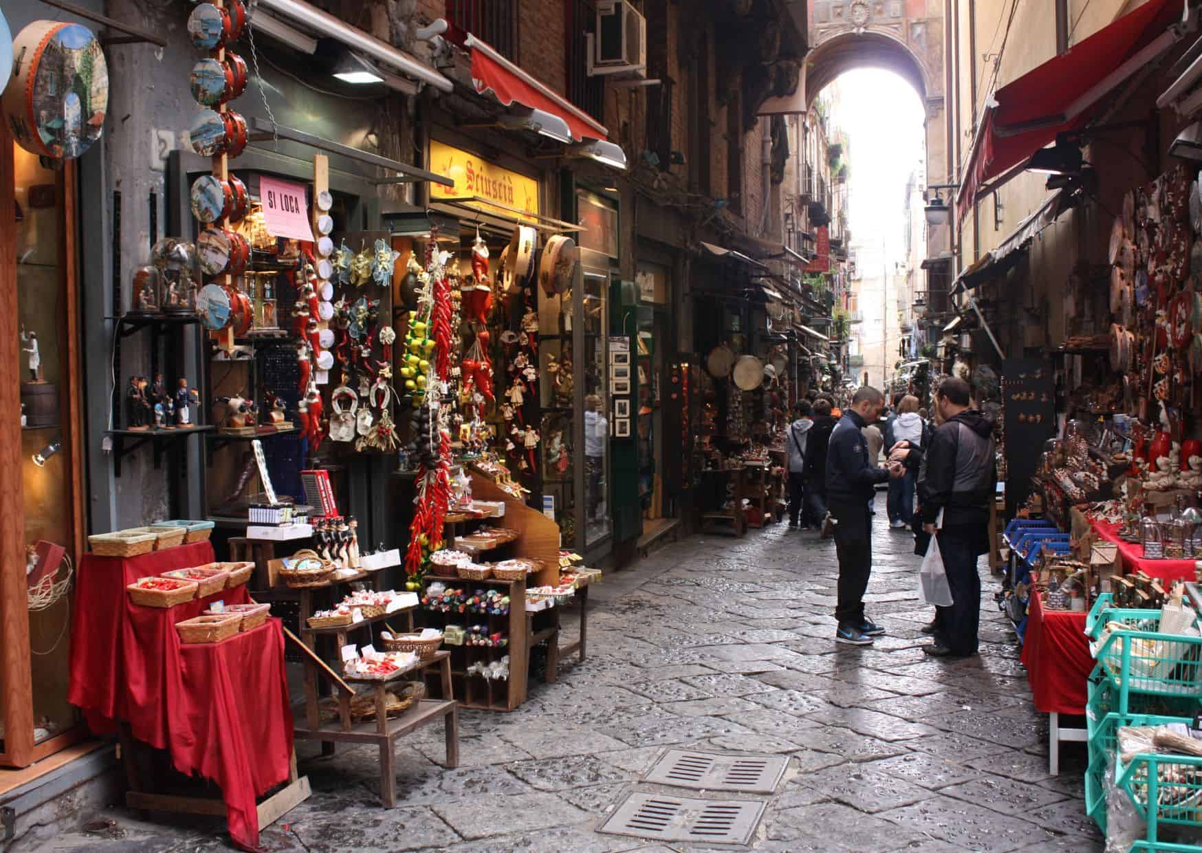 10 Common Mistakes to Avoid in Naples and How to Avoid Them 2 10 Common Mistakes to Avoid in Naples and How to Avoid Them