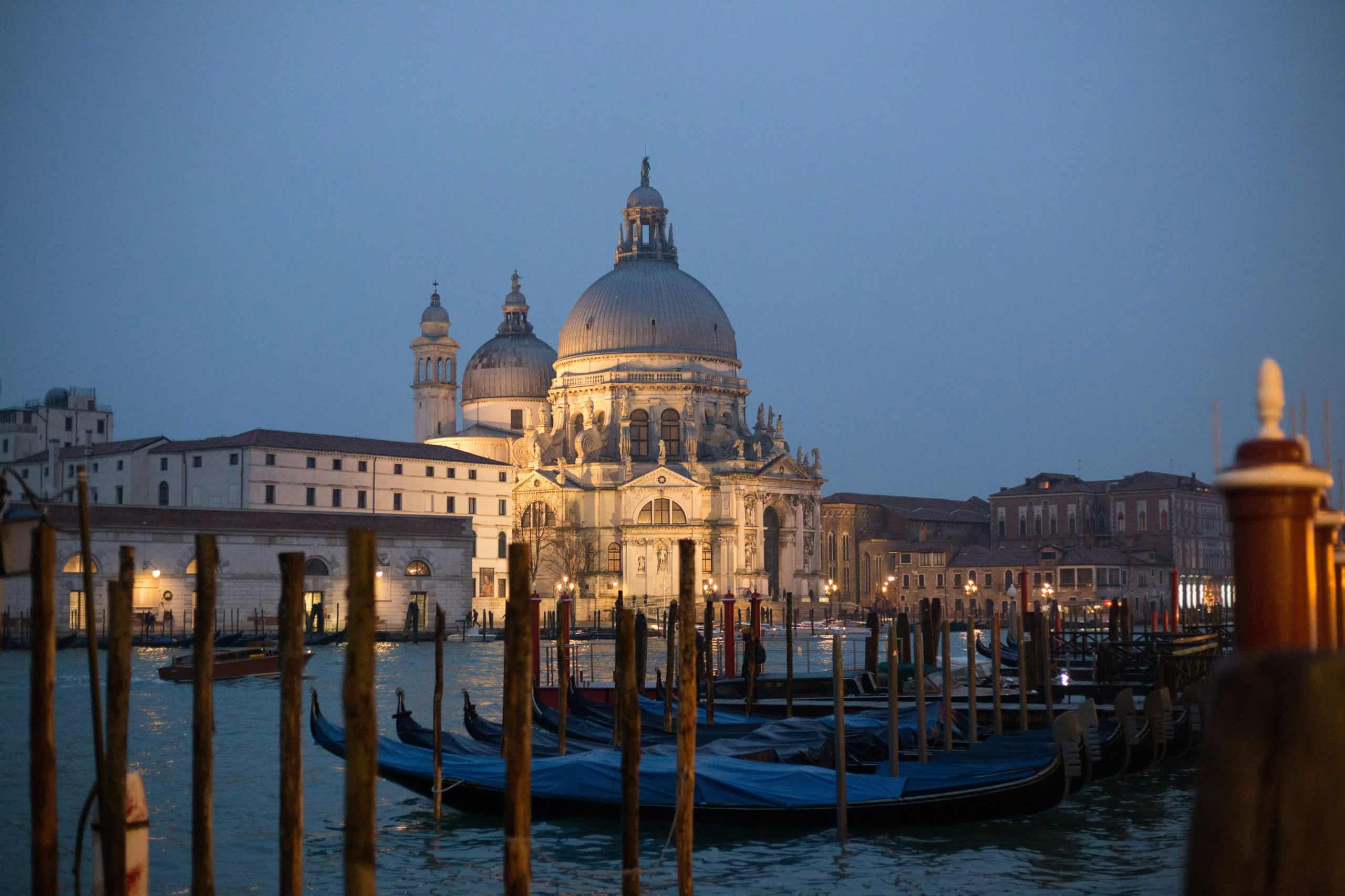 Why Speaking English in These 5 Restaurant Districts Doubles Your Bill 1 living in venice on a 2000 budget 3