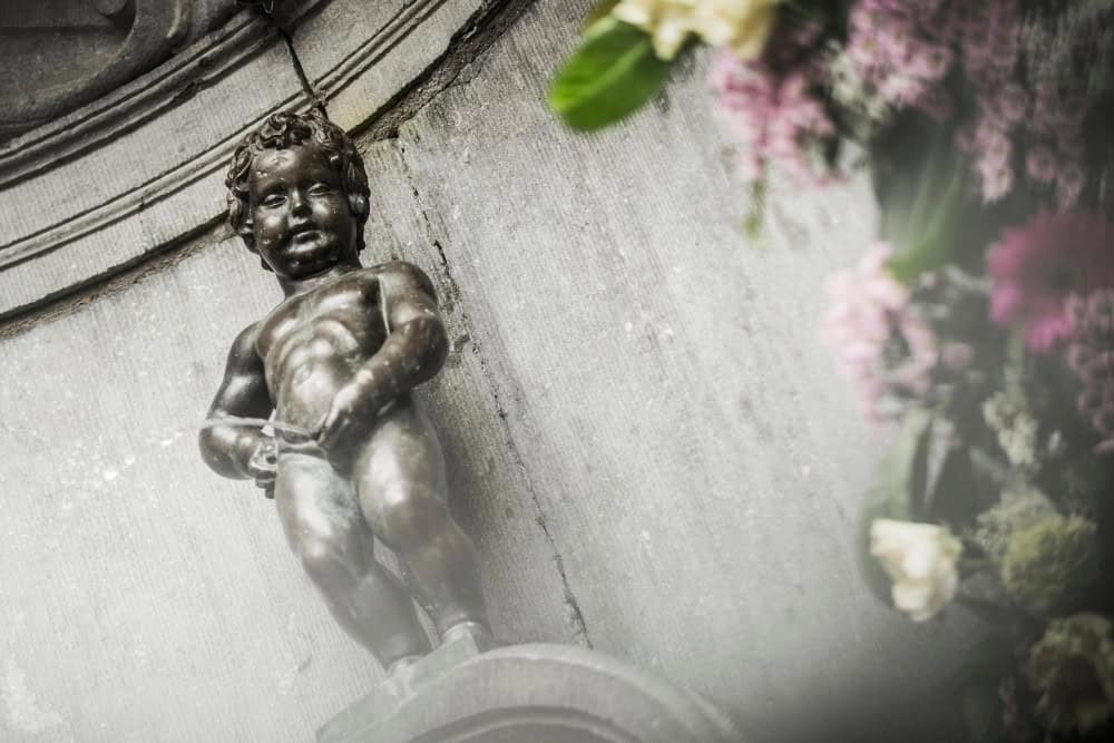 13 Tourist Traps Europeans Avoid—And the Secret Spots They Visit Instead 13 13 Tourist Traps Europeans Never Visit Manneken Pis Brussels
