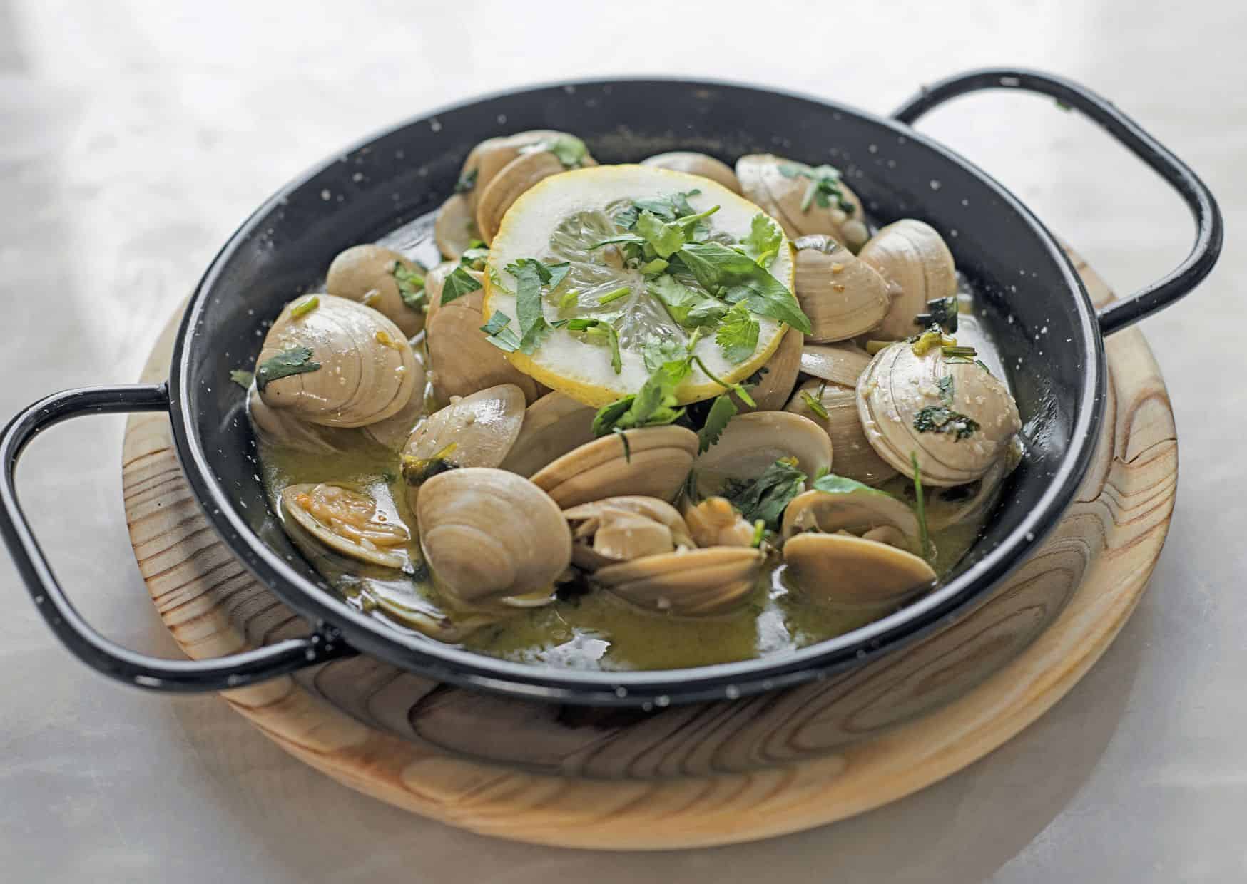 Pastéis de Nata and Bacalhau Get All the Fame: These 7 Portuguese Dishes Are Better 12 Amêijoas à Bulhão Pato (Clams in Garlic and White Wine Sauce)