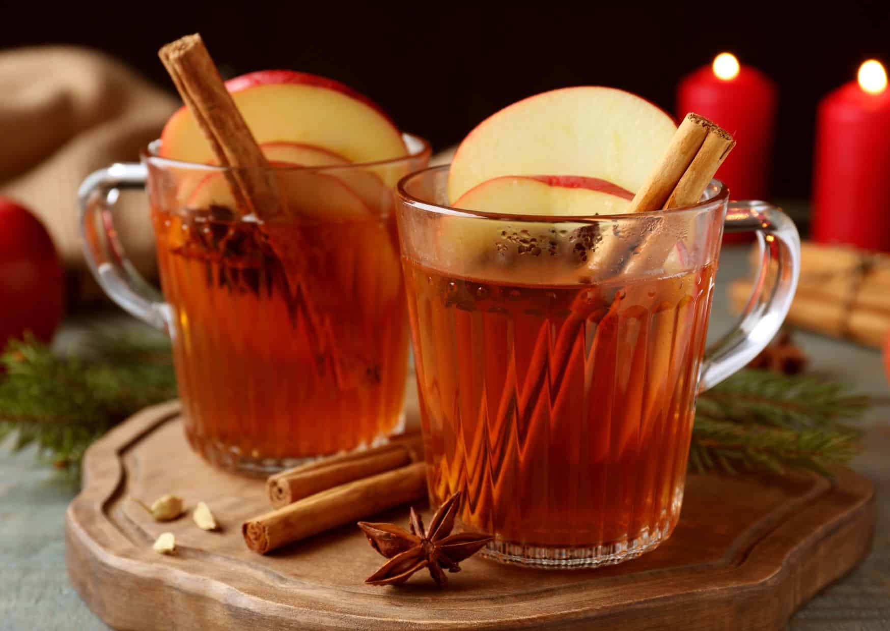 10 Best Holiday Cocktails For Cozy Nights, Big Dinners, And Late Parties 8 Apple Cider Old Fashioned