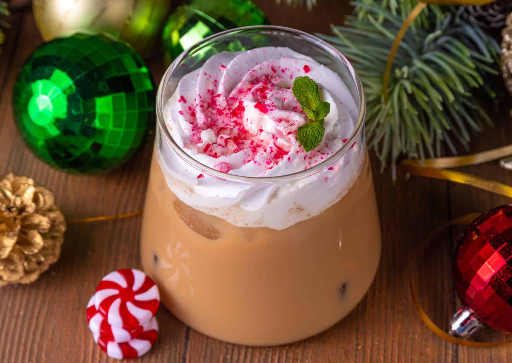10 Best Holiday Cocktails For Cozy Nights, Big Dinners, And Late Parties 3 Peppermint White Russian