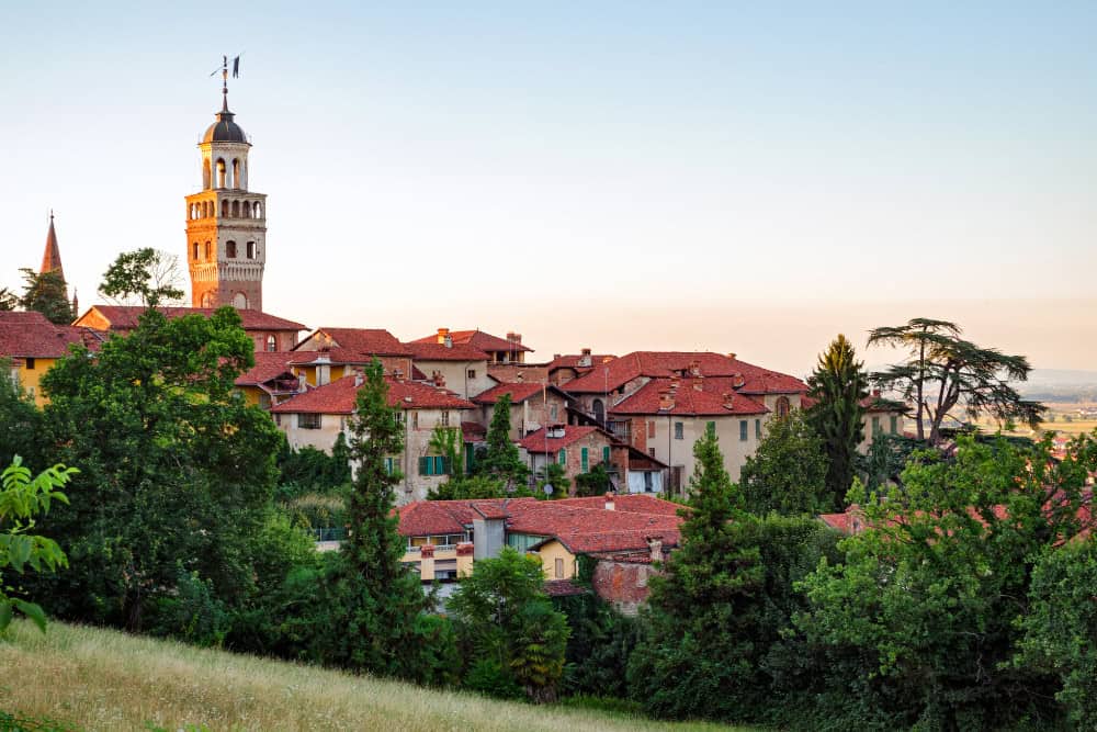 7 Secret Italian Villages Where Americans Are Buying €1 Homes — And Making It Work 2 Secret Italian Villages Where Americans Are Buying €1 Houses