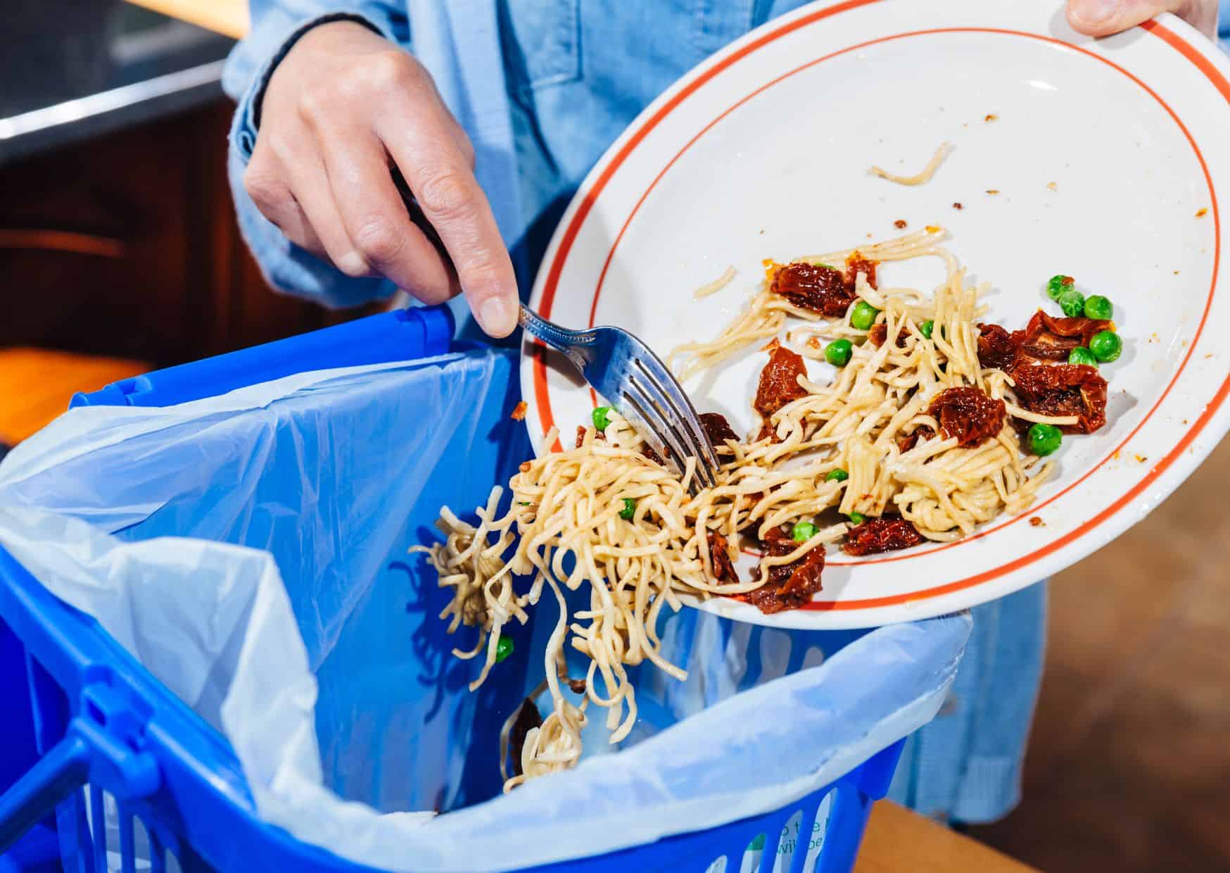 The 15 Restaurant Behaviors Americans Need to Stop Doing in Europe 8 15 'Rude' Restaurant Habits Americans Can't Stop Doing in Europe