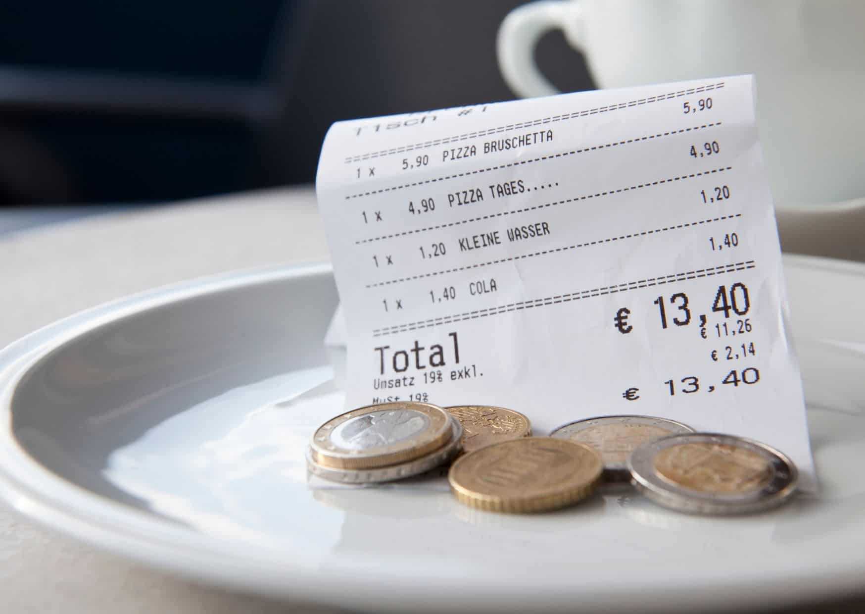 The 15 Restaurant Behaviors Americans Need to Stop Doing in Europe 1 15 'Rude' Restaurant Habits Americans Can't Stop Doing in Europe, Rules About Tipping in Spain: Travel Guide