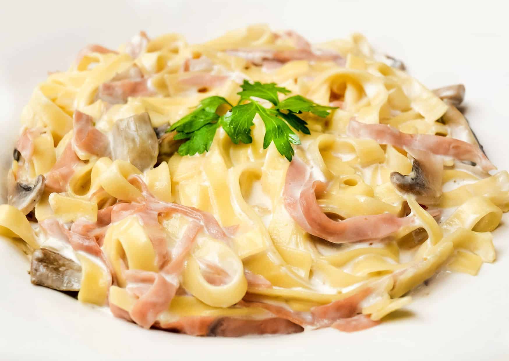 Tagliatelle al Prosciutto e Piselli (Ham and Peas)