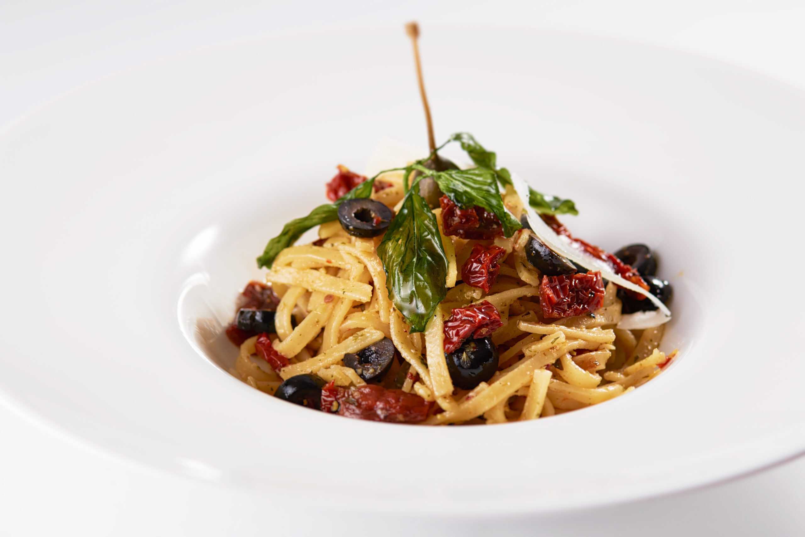 The Italian Pasta That Proves You Don’t Need Meat for Huge Flavor: How to Make Spaghetti alla Puttanesca 5 How to Make Spaghetti alla Puttanesca (Recipe Guide)