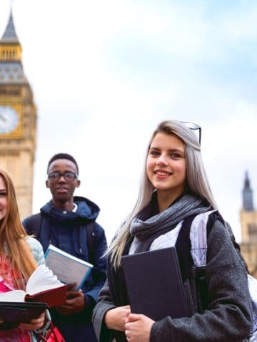 12 British Social Rules That Completely Baffle Americans