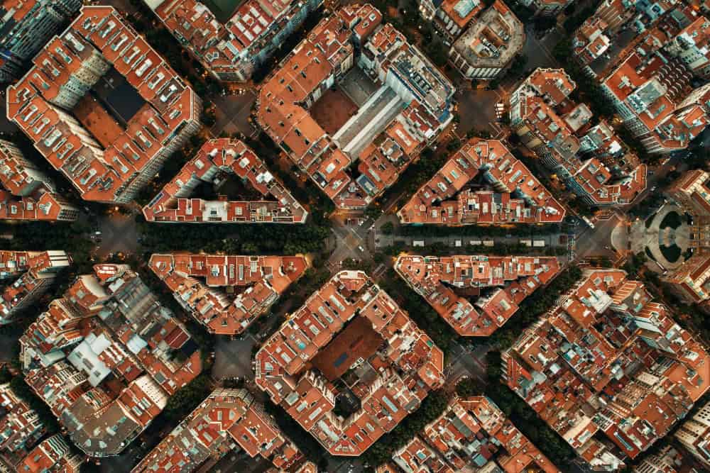 Why European Neighborhoods Work Better Than American Ones 1 Why European Neighborhoods Work Better Than American Ones 8