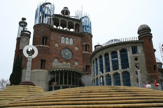 15 Weirdest Places to Visit in Spain 6 Justo Gallego's Cathedral)