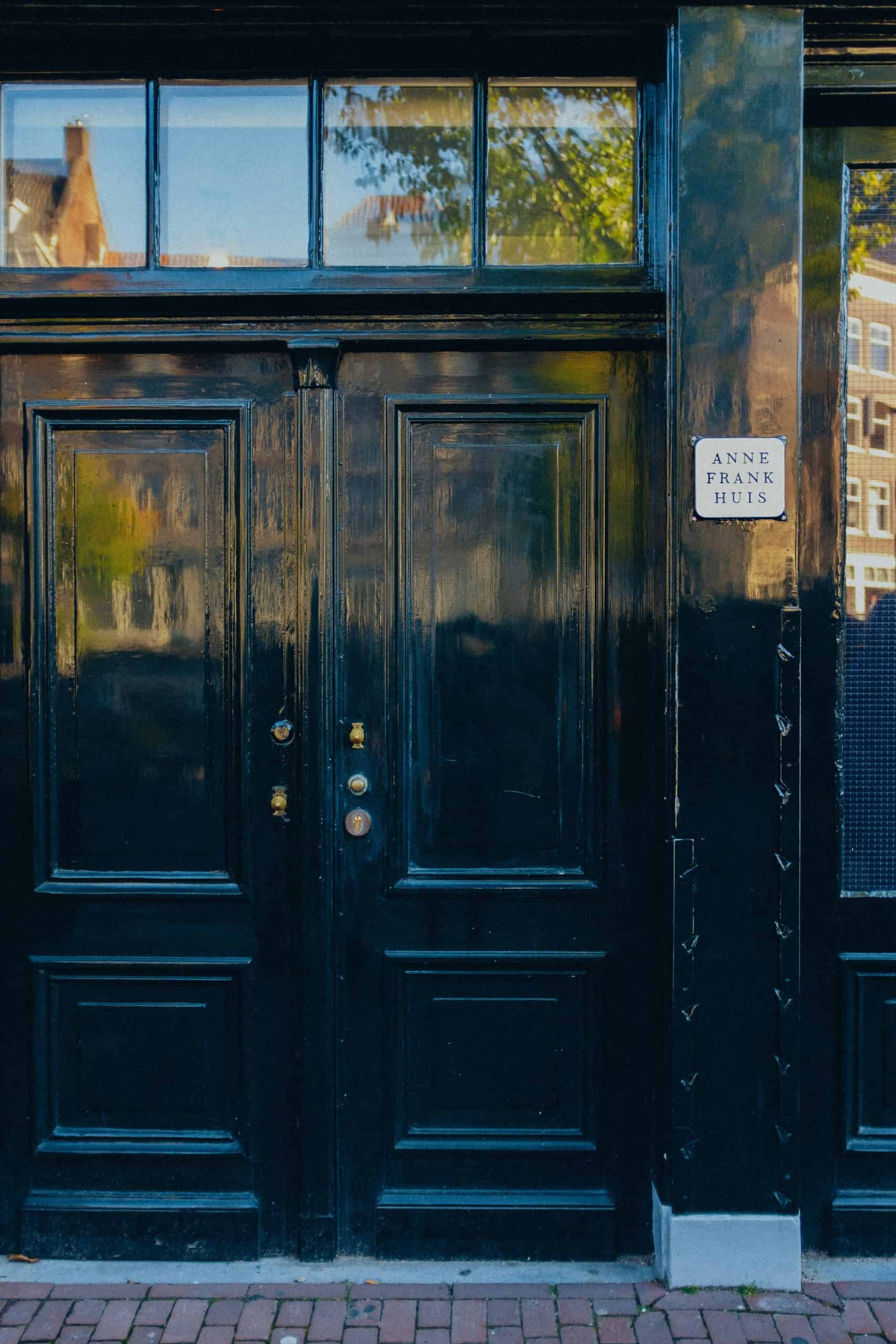 Why Europeans Skip These 'Must-See' Attractions (And Where They Go Instead) 6 teresita biafore HWhMc9 B8jc unsplash scaled