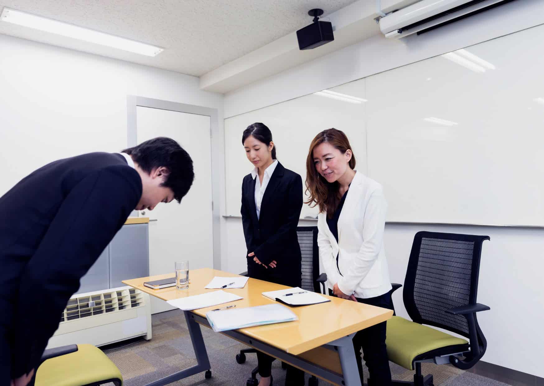 Americans Think These Habits Are Strange But Japan Thinks America Is the Strange One: 7 Normal Things in Japan That Feel Completely Bizarre to Americans 1 7 Japanese Social Rules That Completely Baffle American Tourists 6