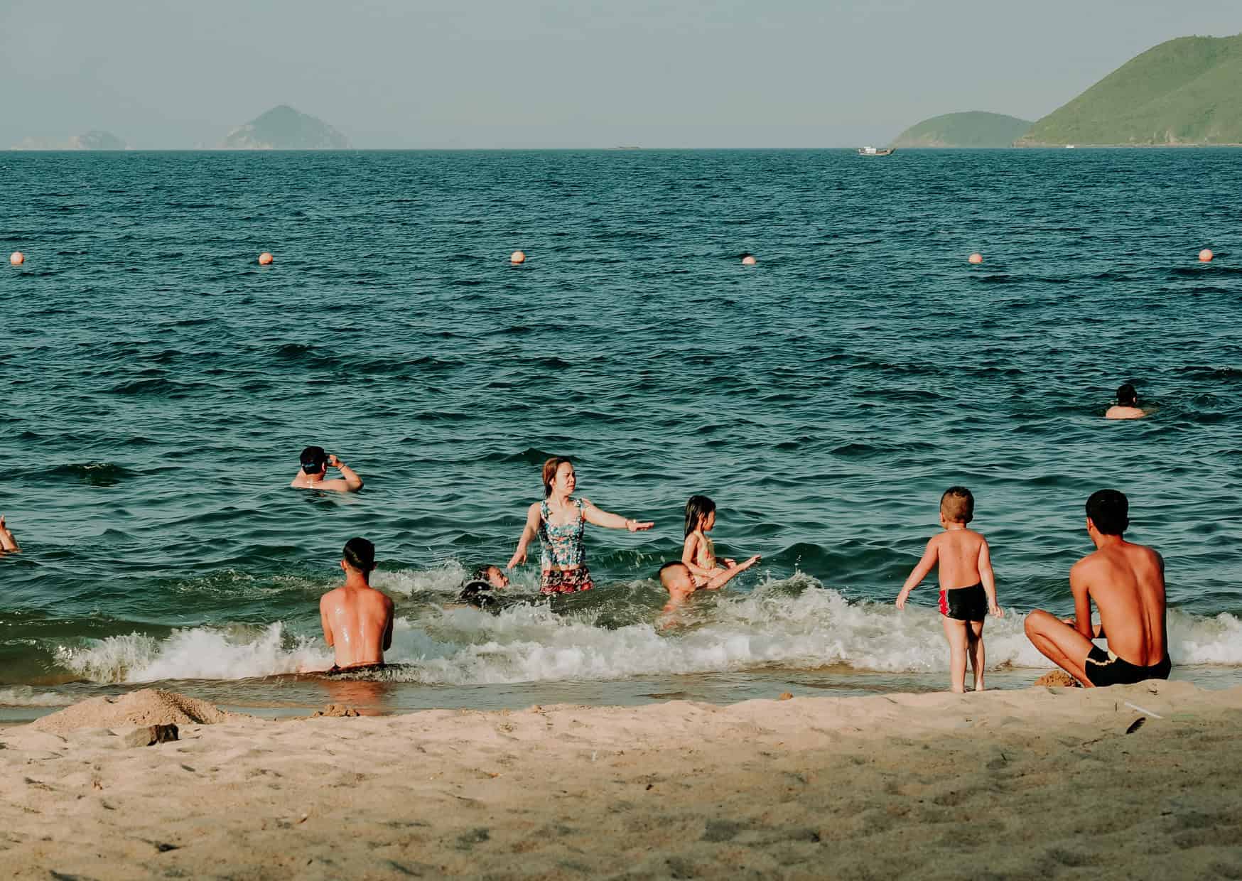 7 Beach Etiquette Shocks Americans Face in Spain 5 8 Beach Etiquette Shocks Americans Face in Spain 5