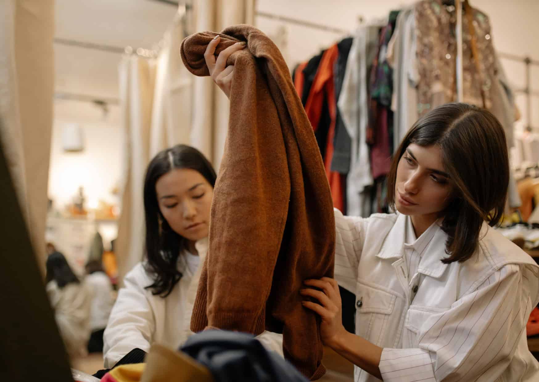 How to Look Parisian (Without Breaking the Bank): 7 Budget Style Hacks Locals Swear By 3 How to Look Parisian 4
