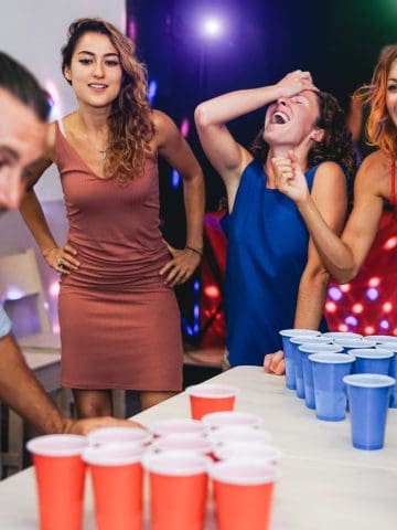 8 Unwritten Rules of Drinking in Europe vs. the USA