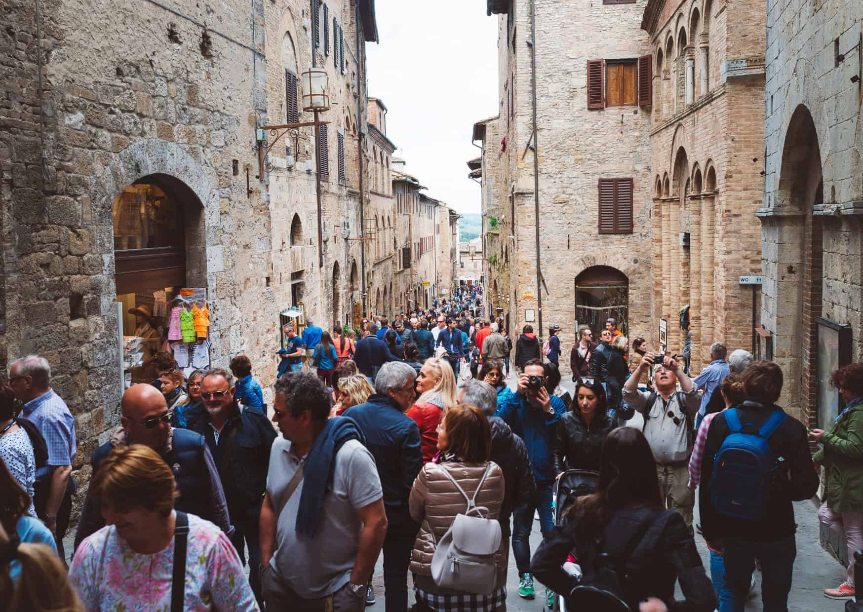9 Rude Behaviors in Europe That Actually Show Respect — The Cultural Manners Tourists Always Misread 6 9 Luxury Items in America That Europeans Consider Basic Necessities 3 1
