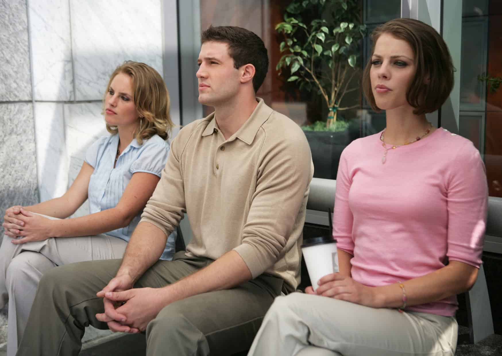 9 Rude Behaviors in Europe That Actually Show Respect — The Cultural Manners Tourists Always Misread 1 9 Luxury Items in America That Europeans Consider Basic Necessities 7 1