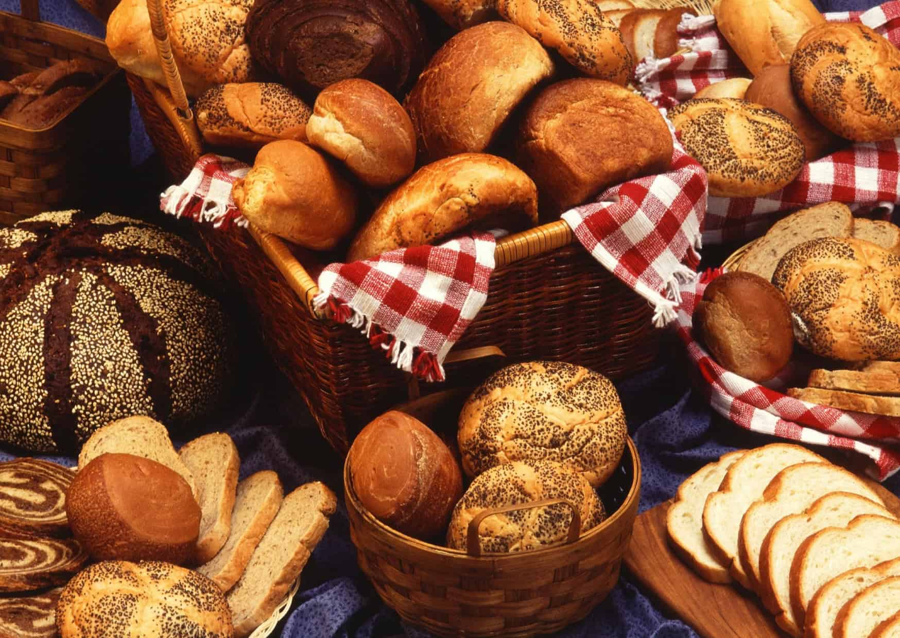 7 Mediterranean Bread Habits That Would Shock Most Americans 3 9 Table Manners Europeans Judge Americans For Breaking 2