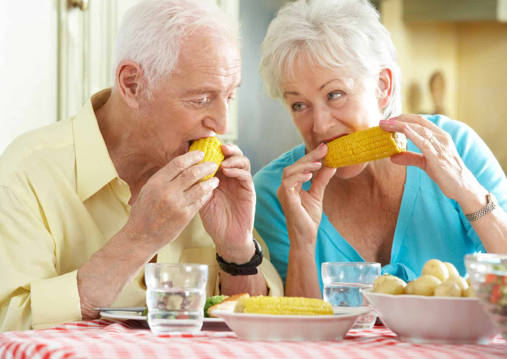 The 9 Dining Habits That Instantly Make Americans Stand Out in Europe (For the Wrong Reasons) 7 9 Table Manners Europeans Judge Americans For Breaking 7