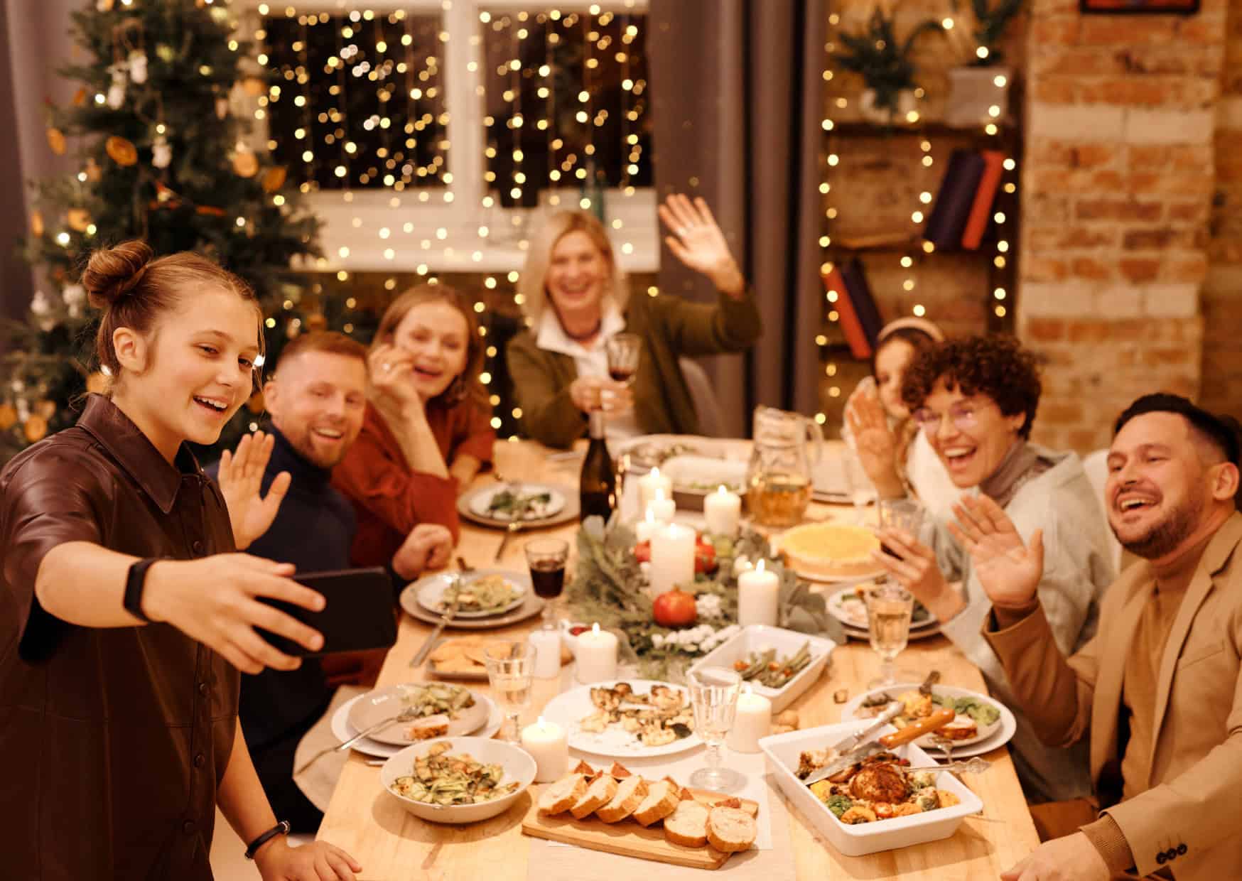 The 9 Dining Habits That Instantly Make Americans Stand Out in Europe (For the Wrong Reasons) 8 9 Table Manners Europeans Judge Americans For Breaking 8