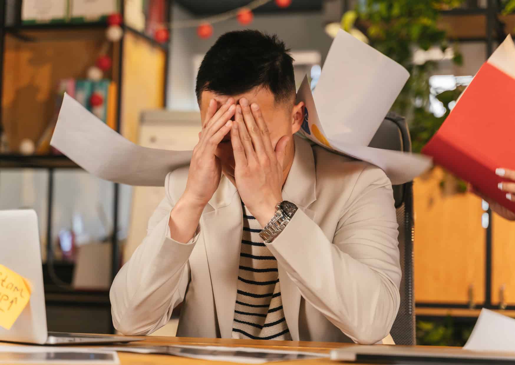The 9 European Workplace Habits That Would Terrify American HR 4 Europeans working 4