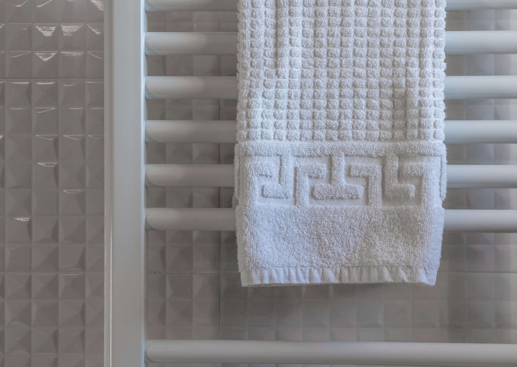 How Europeans Shower Differently Than Americans: The European Shower Habit That Leaves Americans Totally Baffled 6 The European Shower Habit That Americans Find Completely Backwards 2 1