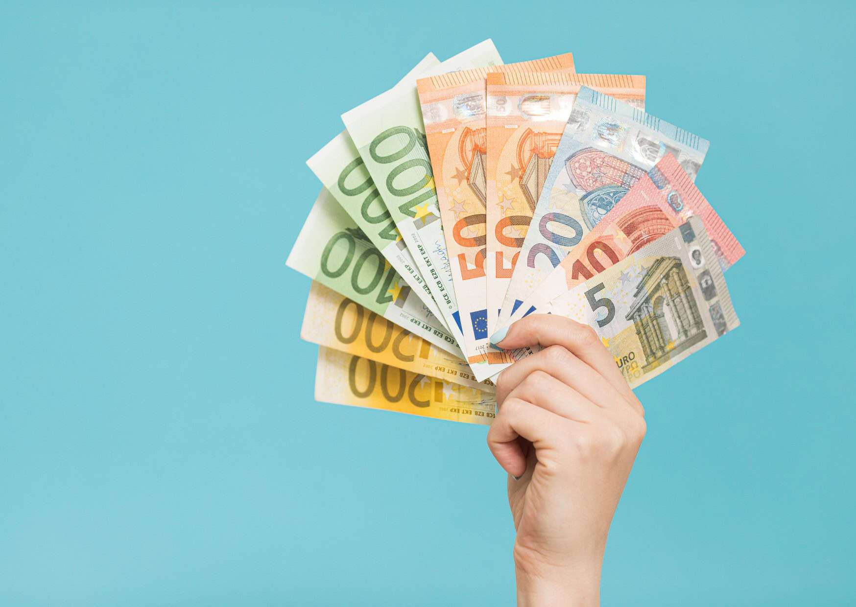 The Financial Habit Europeans Rarely Explain to Americans But It Changes Everything 1 Financial Habit Europeans Hide 6 1