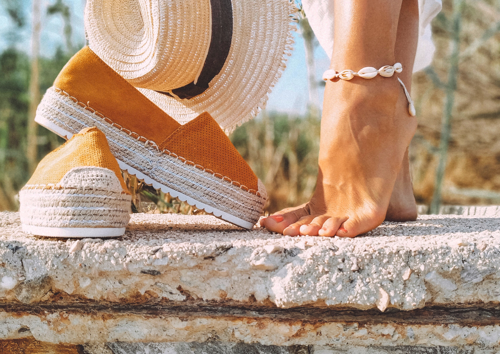 What European Women Wear That Turns Heads (And Leaves Americans Wondering Why) 6 What European Women Wear That Turns Heads But Confuses Americans 3