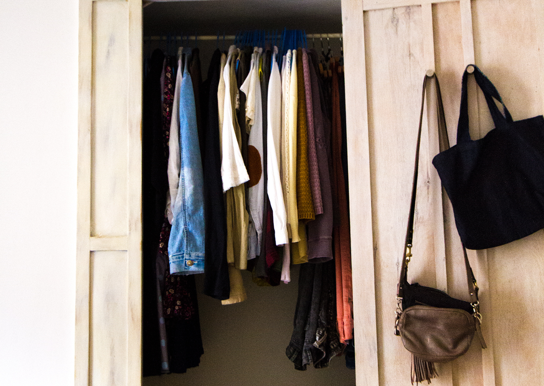 Why Europeans Swap Their Closets Twice a Year (And Americans Don’t) 1 Why Europeans Completely Change Their Wardrobes Every Season 5