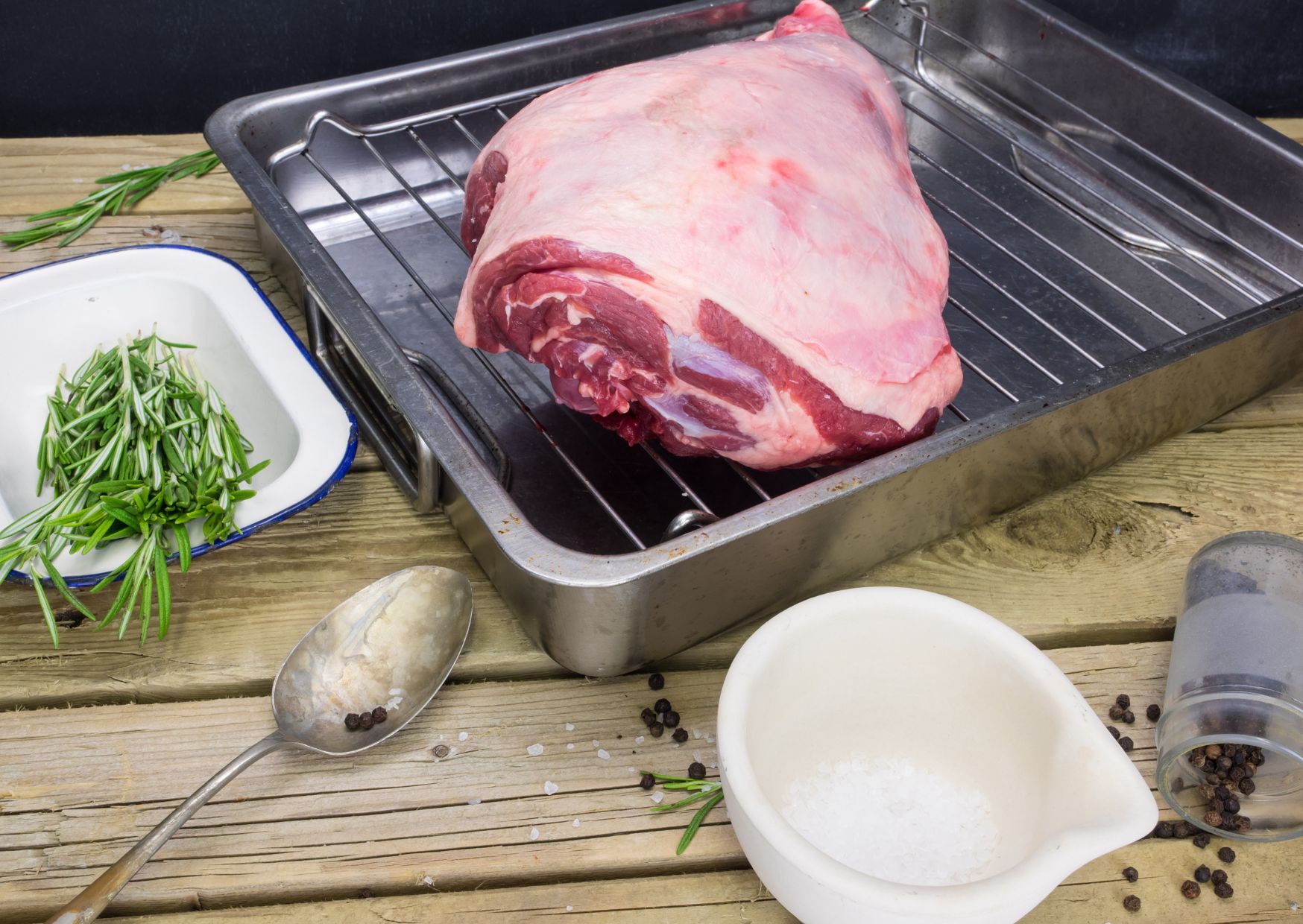 Stop Overcooking Lamb: How to Make Authentic Agnello al Forno With Rosemary and Potatoes 1 Agnello al Forno Roast Lamb with Rosemary and Potatoes 2