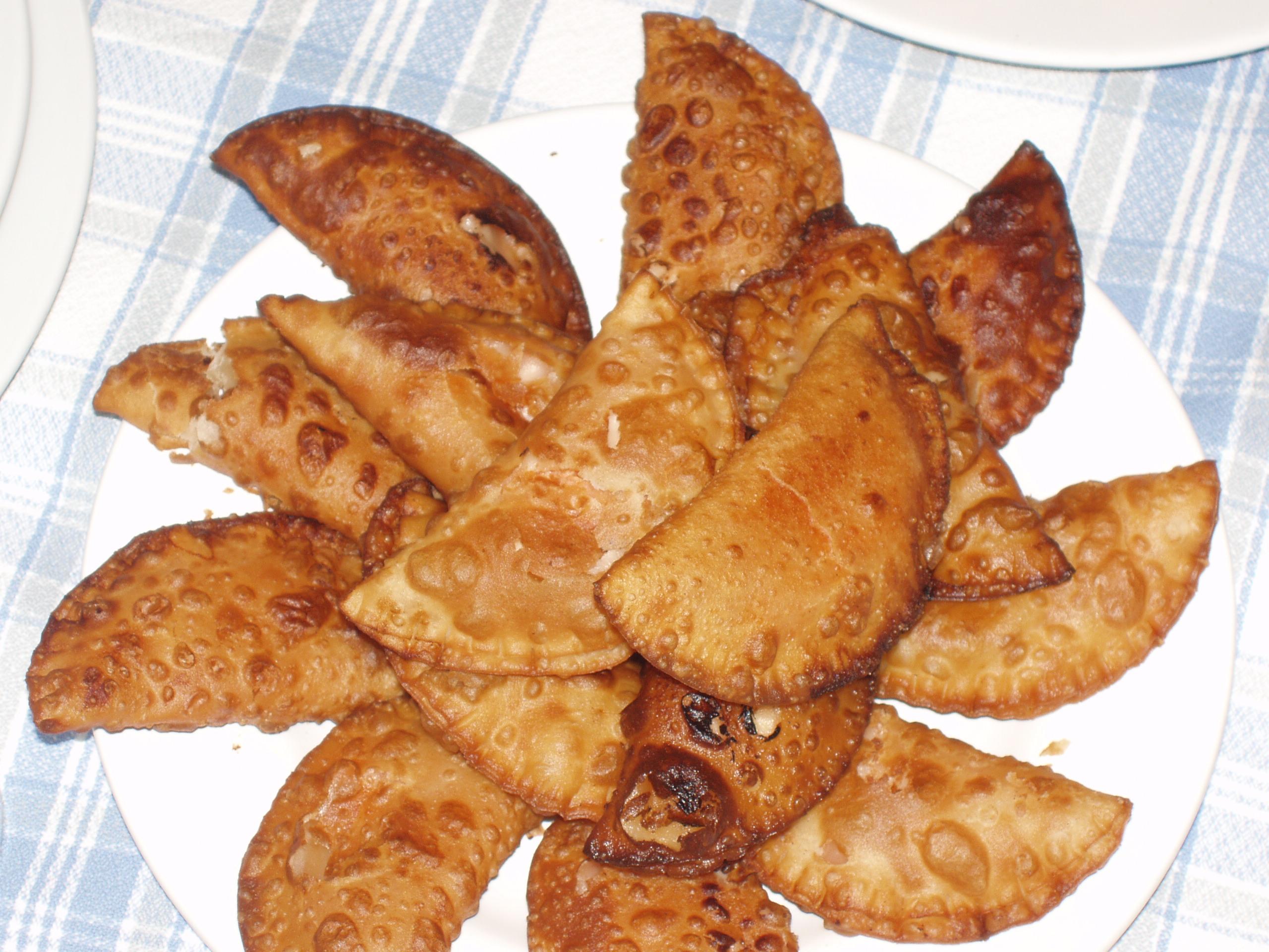 9 Spanish Recipes That Live in Family Kitchens, Not Cookbooks 7 Empanadillas