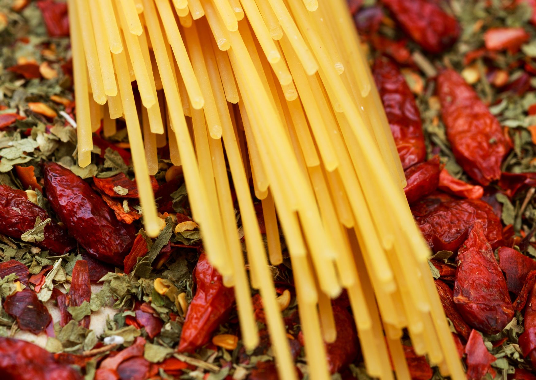 The 10-Minute Pasta Italian Grandmothers Still Swear By: How Italian Nonnas Turn 4 Cheap Ingredients Into an Unforgettable Pasta 1 Nonna’s Spaghetti Aglio, Olio e Peperoncino (Recipe Guide)