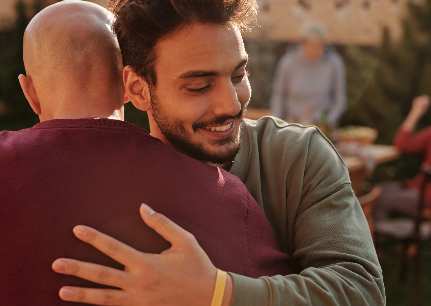How Americans Offend Spaniards Without Realizing It: The Greeting Ritual Explained 2 Spanish Greeting Ritual Americans Always Get Wrong 3