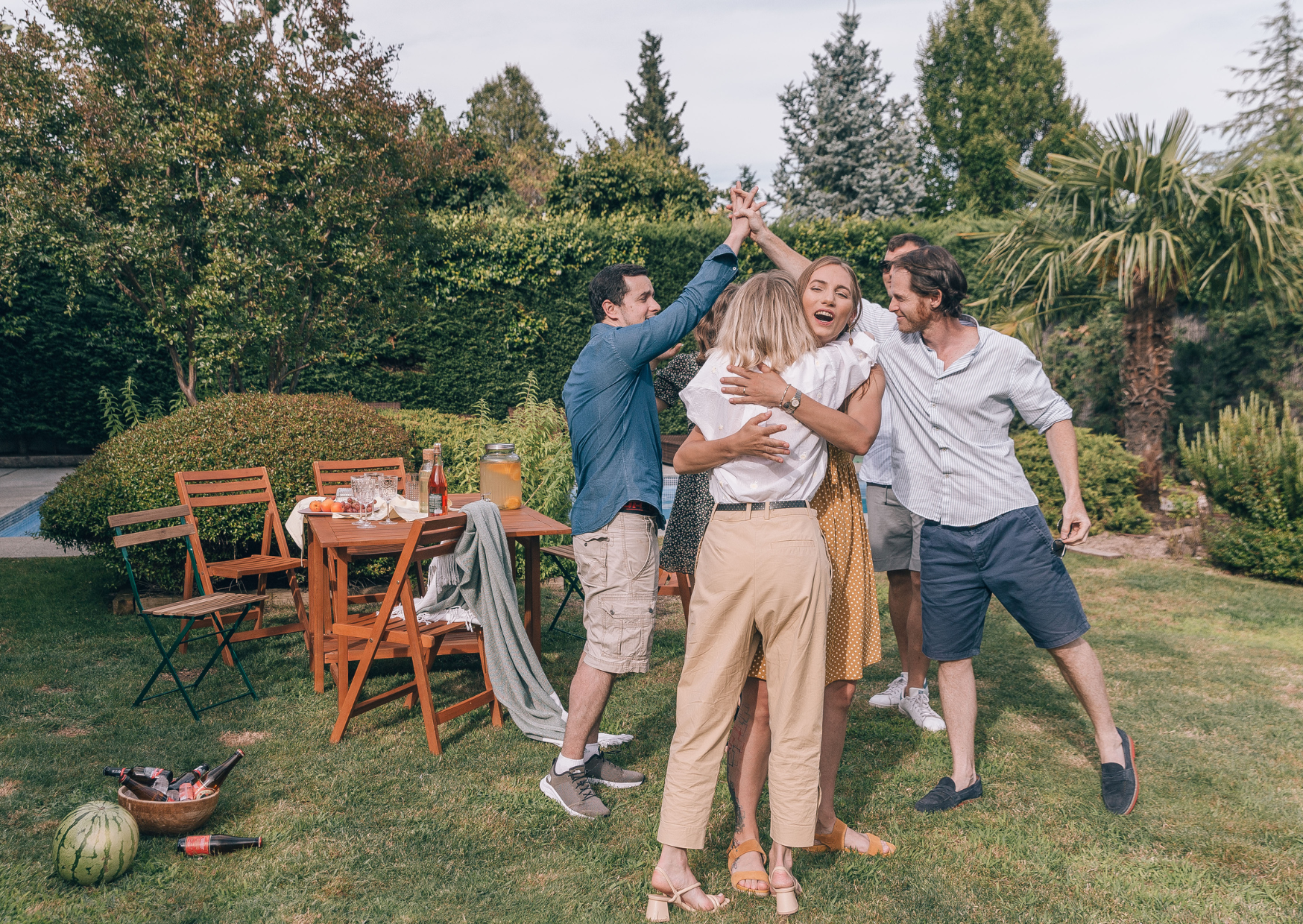 How Americans Offend Spaniards Without Realizing It: The Greeting Ritual Explained 3 Spanish Greeting Ritual Americans Always Get Wrong 6