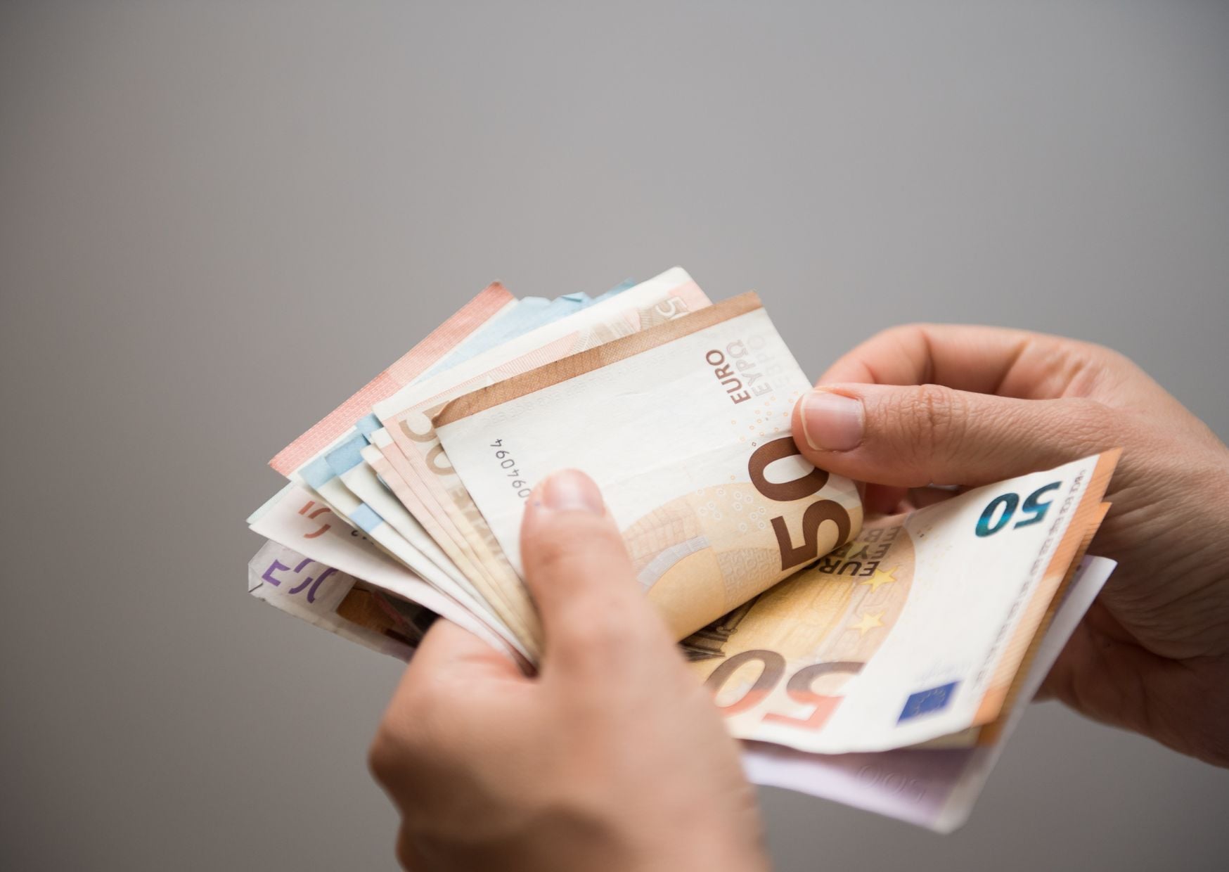 Why Your U.S. Credit Card Might Betray You Overseas (and How to Outsmart It) 4 euros 1