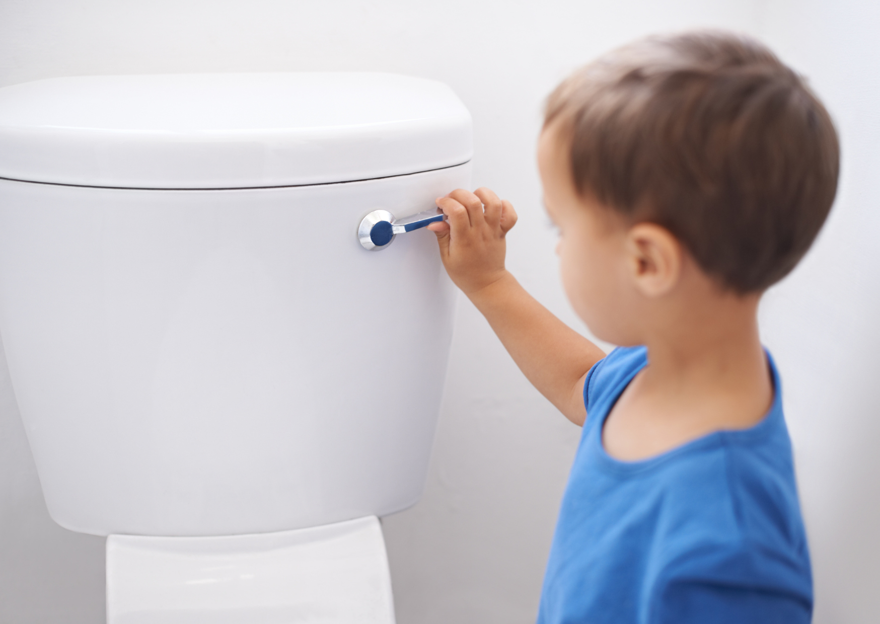 Spanish People Do These 9 Things in the Bathroom Without Thinking: Americans Are Horrified 6 Bathroom Habits Spanish People Have 3