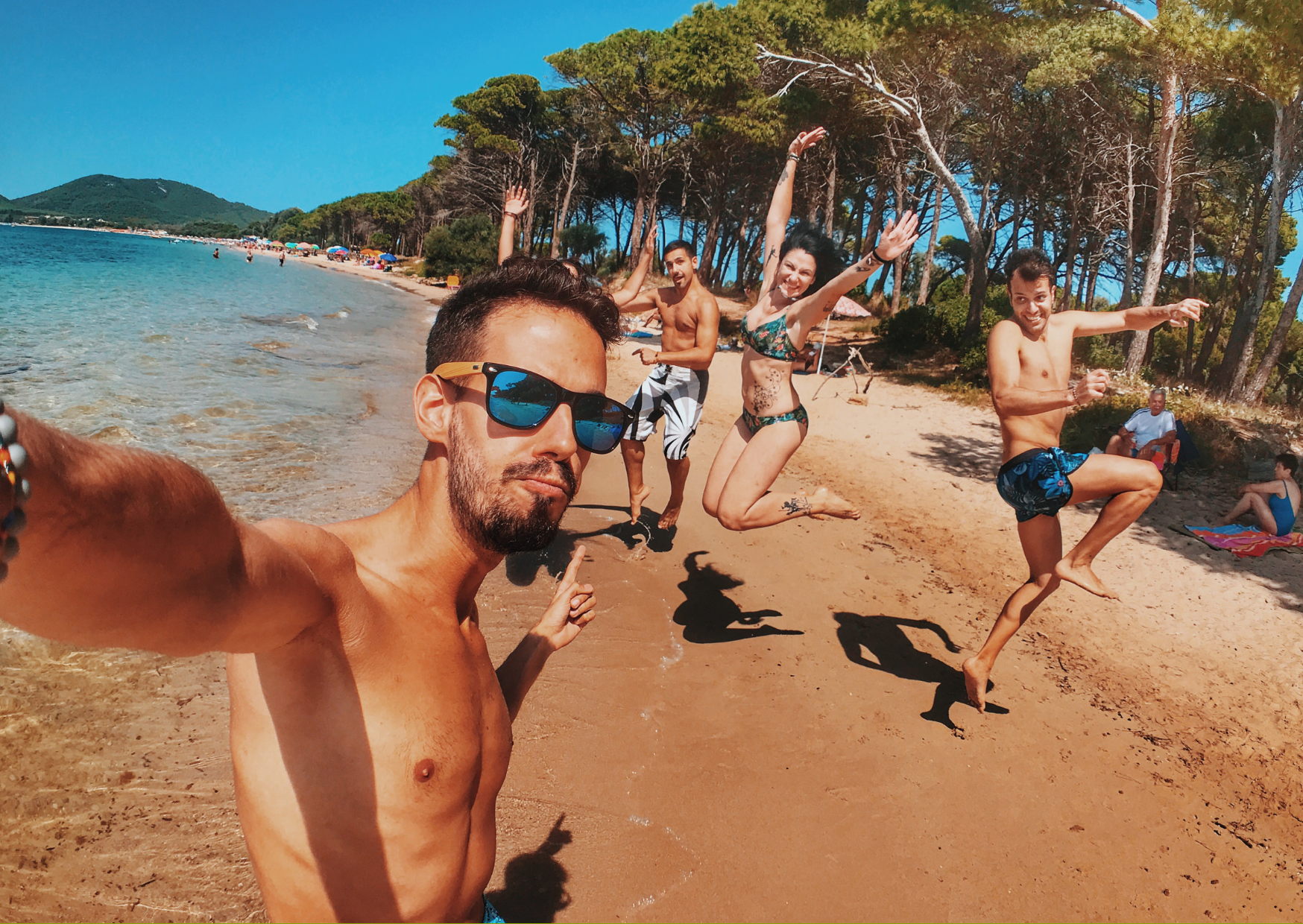 Why Americans Stick Out When Traveling (And How to Blend In Effortlessly) 4 European Beach Photo Culture Would Shock American Privacy Expectations 7