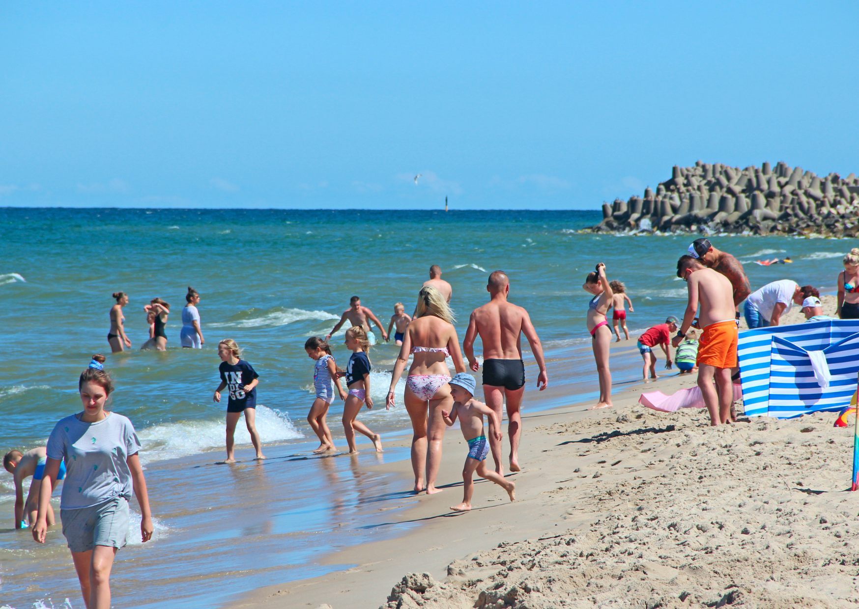 What Spanish Beach Culture Teaches You About Body Confidence 4 What Spanish Beach Culture Teaches You About Body Confidence