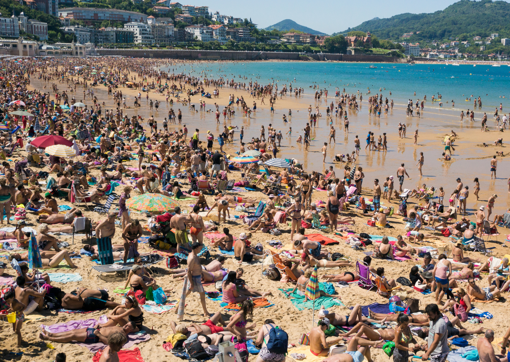 How Spanish Families Behave at Beaches vs American Family Boundaries 1 How Spanish Families Behave at Beaches 12